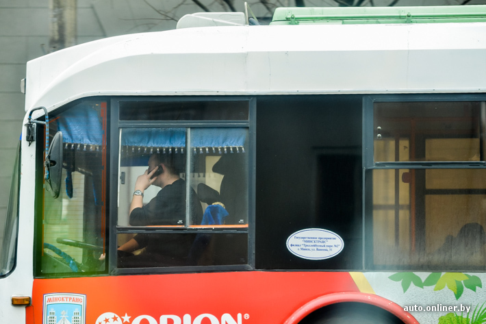 В ГАИ назвали сумму штрафа за использование мобильного телефона за рулем