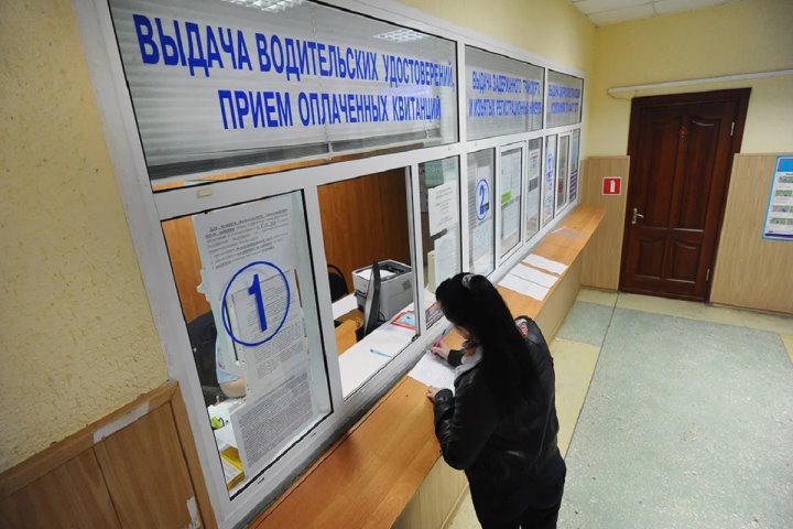 Из-за неоплаченного штрафа десятилетней давности отказывают в выдаче прав. История белоруски