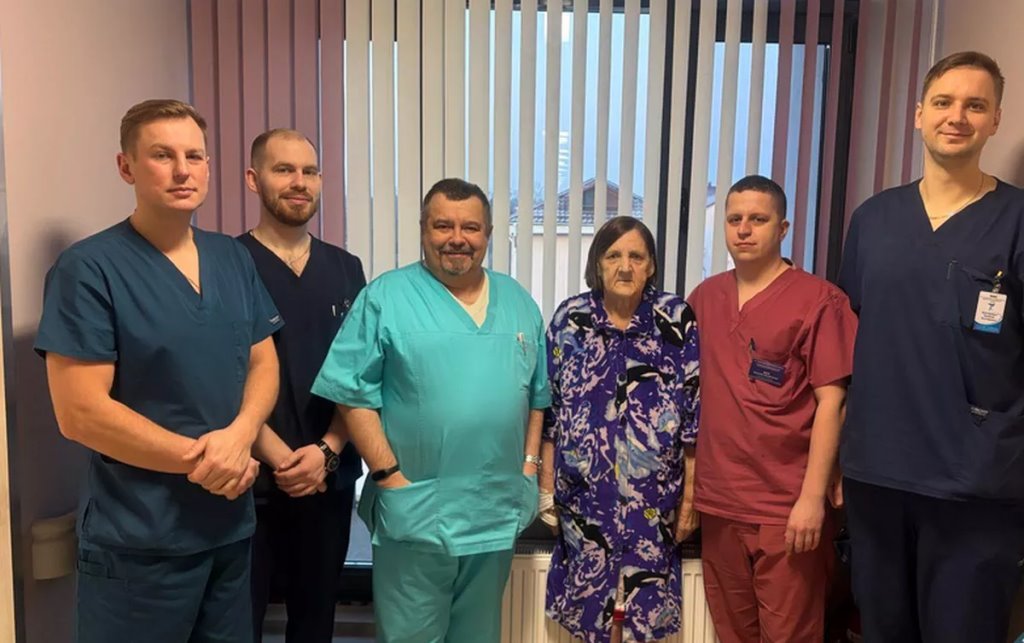 В Беларуси хирурги удалили женщине опухоль размером с баскетбольный мяч