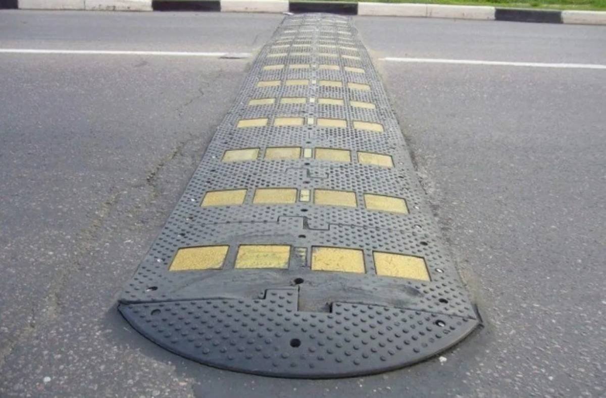 Из-за «лежачего полицейского» начал разрушаться дом? Что говорят в ГАИ