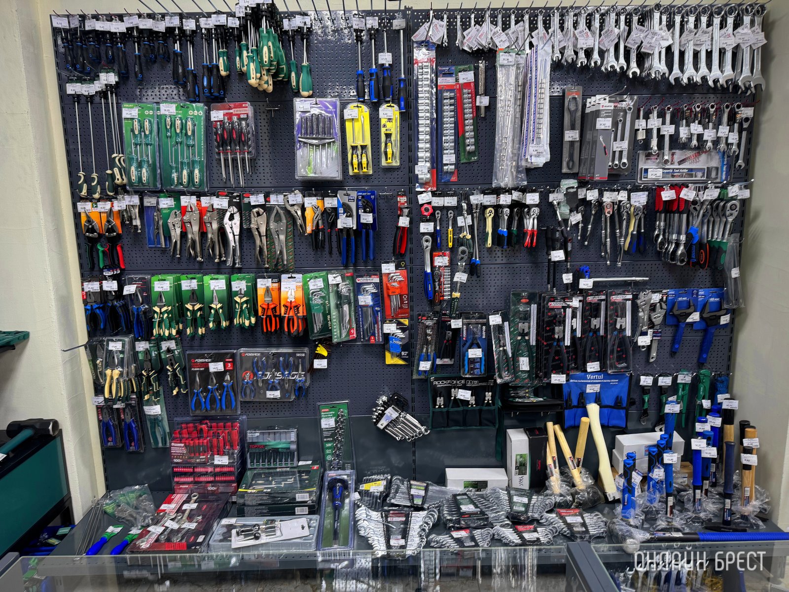 Шиномонтаж, СТО и огромный Автомагазин теперь в д. Федьковичи!