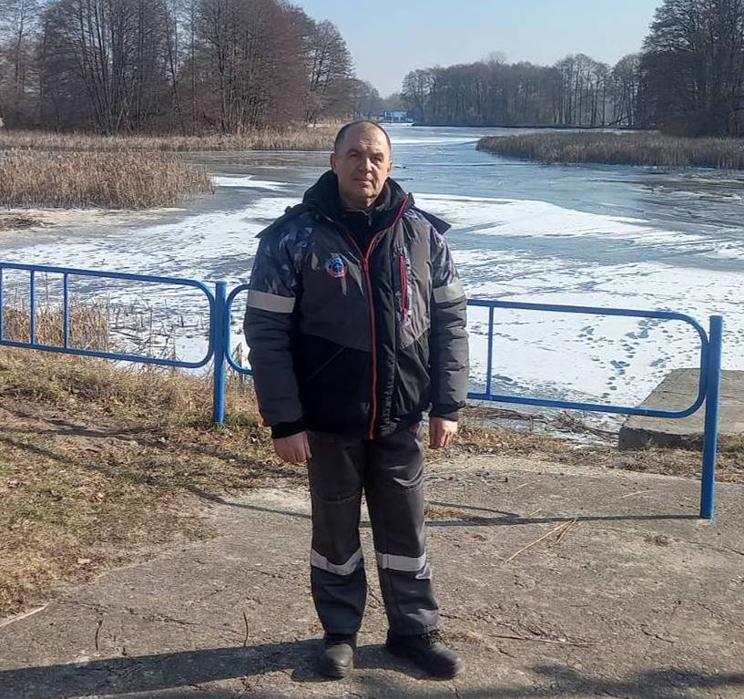 Спасение на Мухавце: в Бресте извлекли из ледяной воды пьяного молодого человека