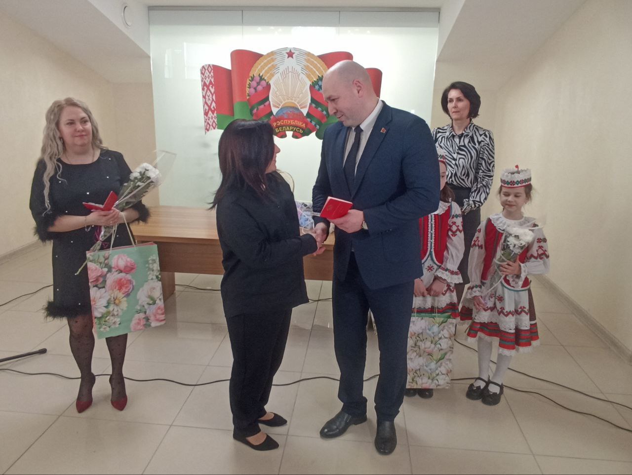 , воспитывающих пять и более детей