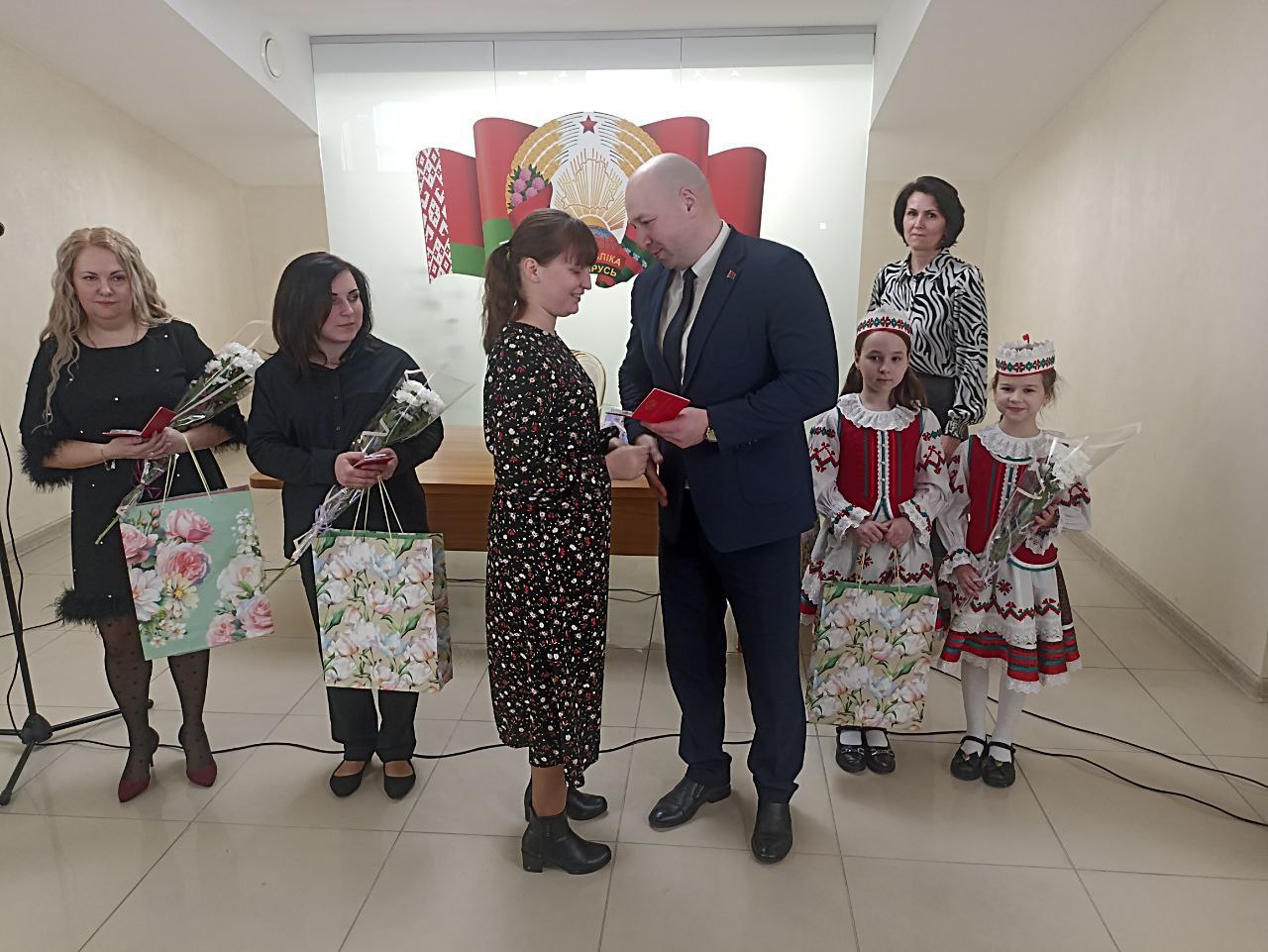 , воспитывающих пять и более детей