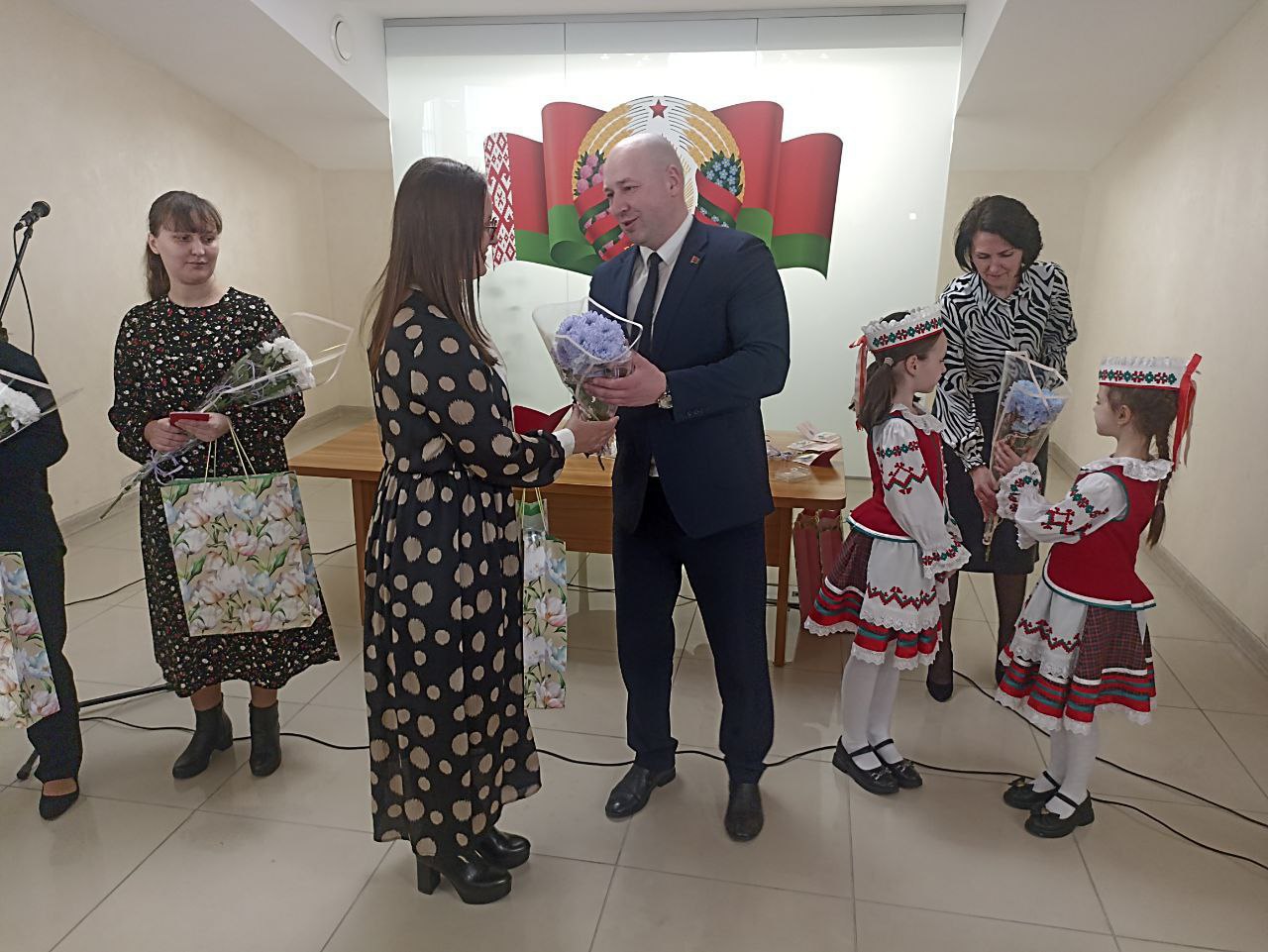 , воспитывающих пять и более детей