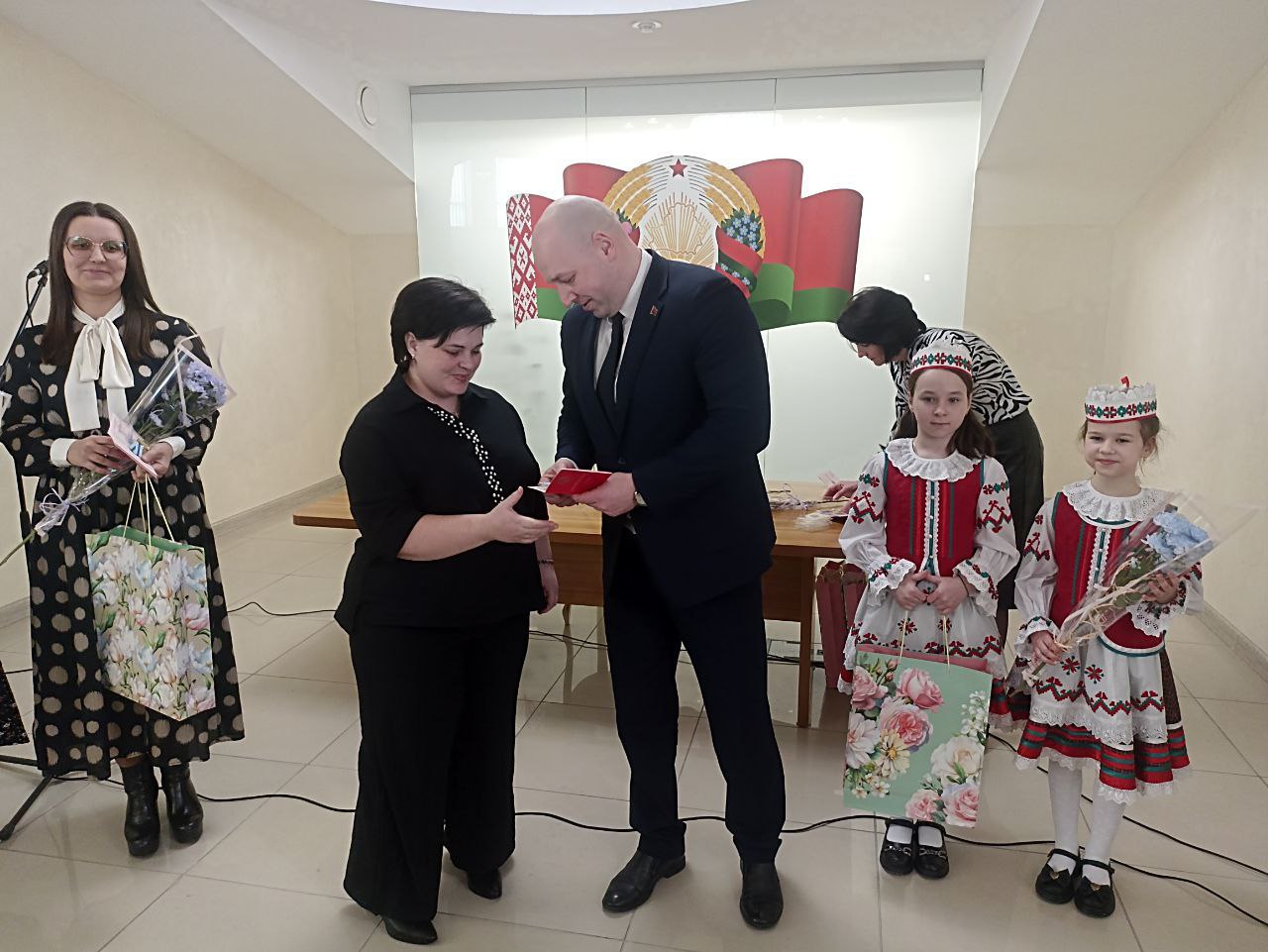 , воспитывающих пять и более детей