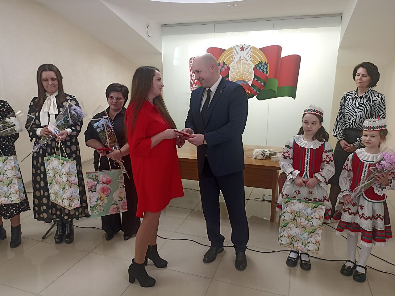 , воспитывающих пять и более детей