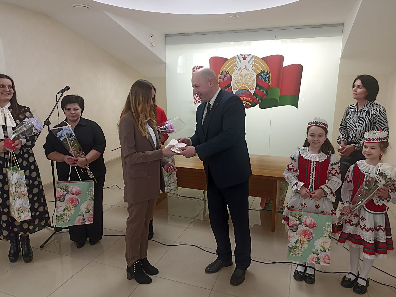 , воспитывающих пять и более детей