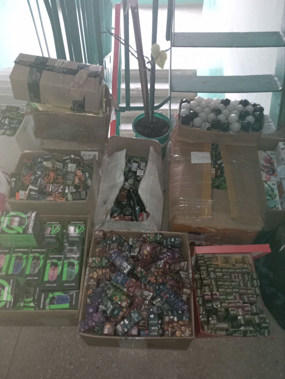 Белорус продавал вейпы детям. Сколько товара изъято?