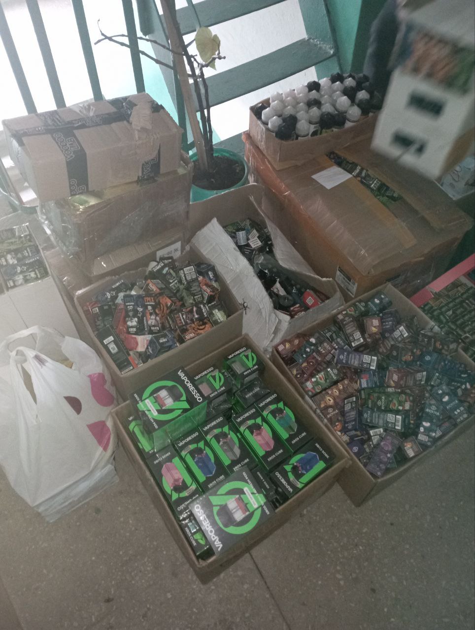 Белорус продавал вейпы детям. Сколько товара изъято?