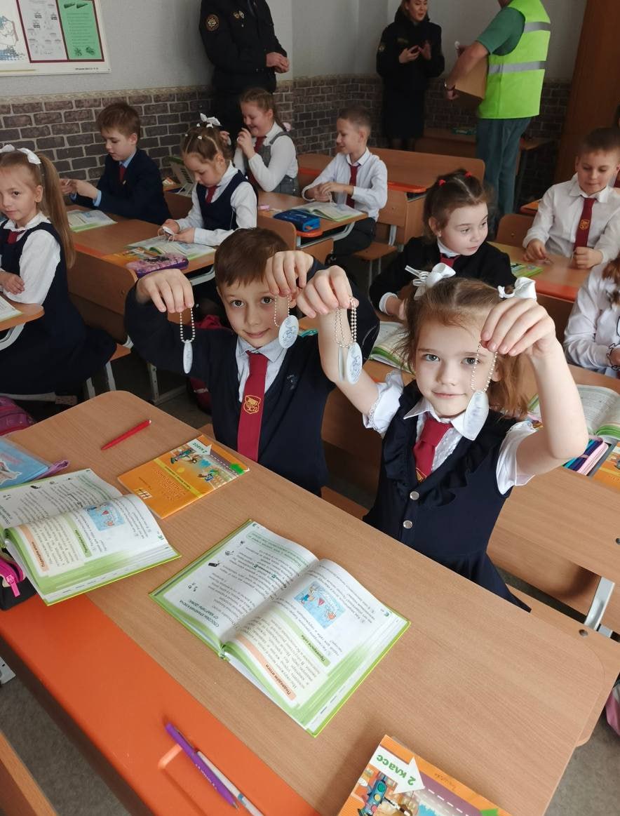 КУП «Брестский общественный транспорт» раздает светоотражатели в рамках акции