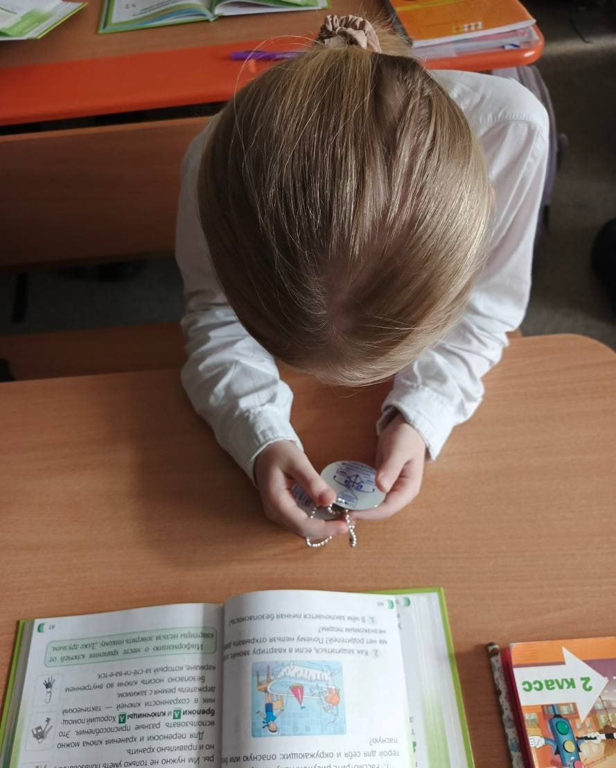 КУП «Брестский общественный транспорт» раздает светоотражатели в рамках акции