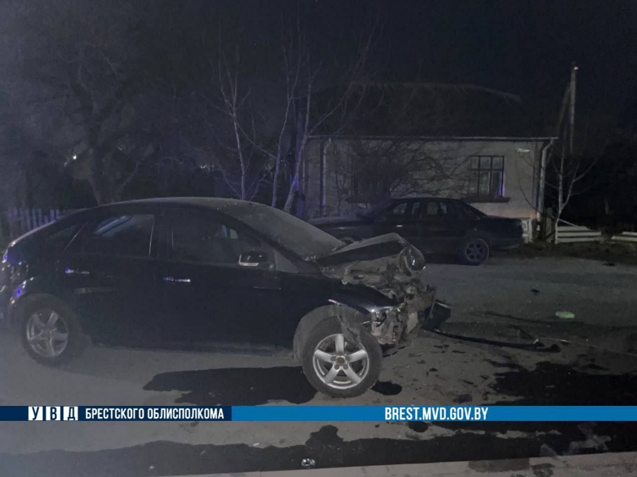 В Бресте пьяный водитель врезался в припаркованные автомобили. Подробности ДТП