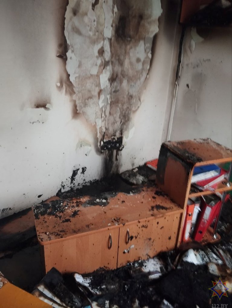 Пожар в административном здании Пинска: повреждены документы и мебель