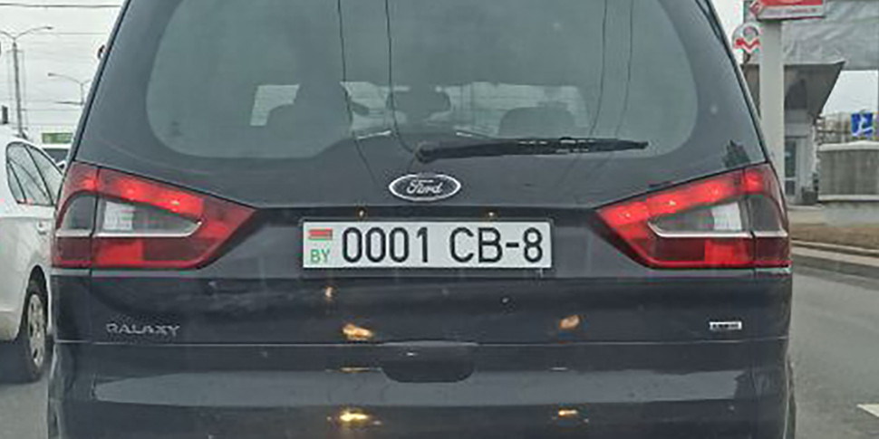 Белорусы выстраиваются в очередь за «‎красивыми»‎ номерами с восьмерками. А сколько ждать их изготовления?