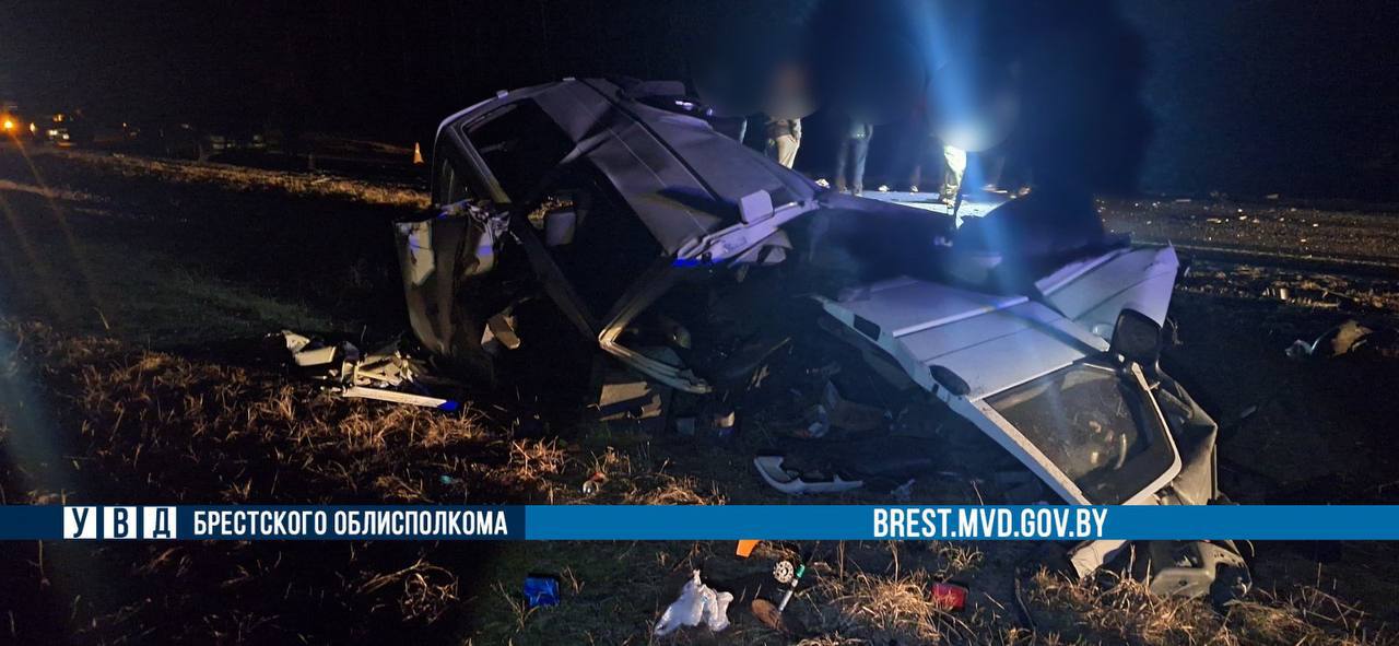 Жесткое ДТП в Пружанском районе: водитель фуры уснул за рулём и врезался в микроавтобус