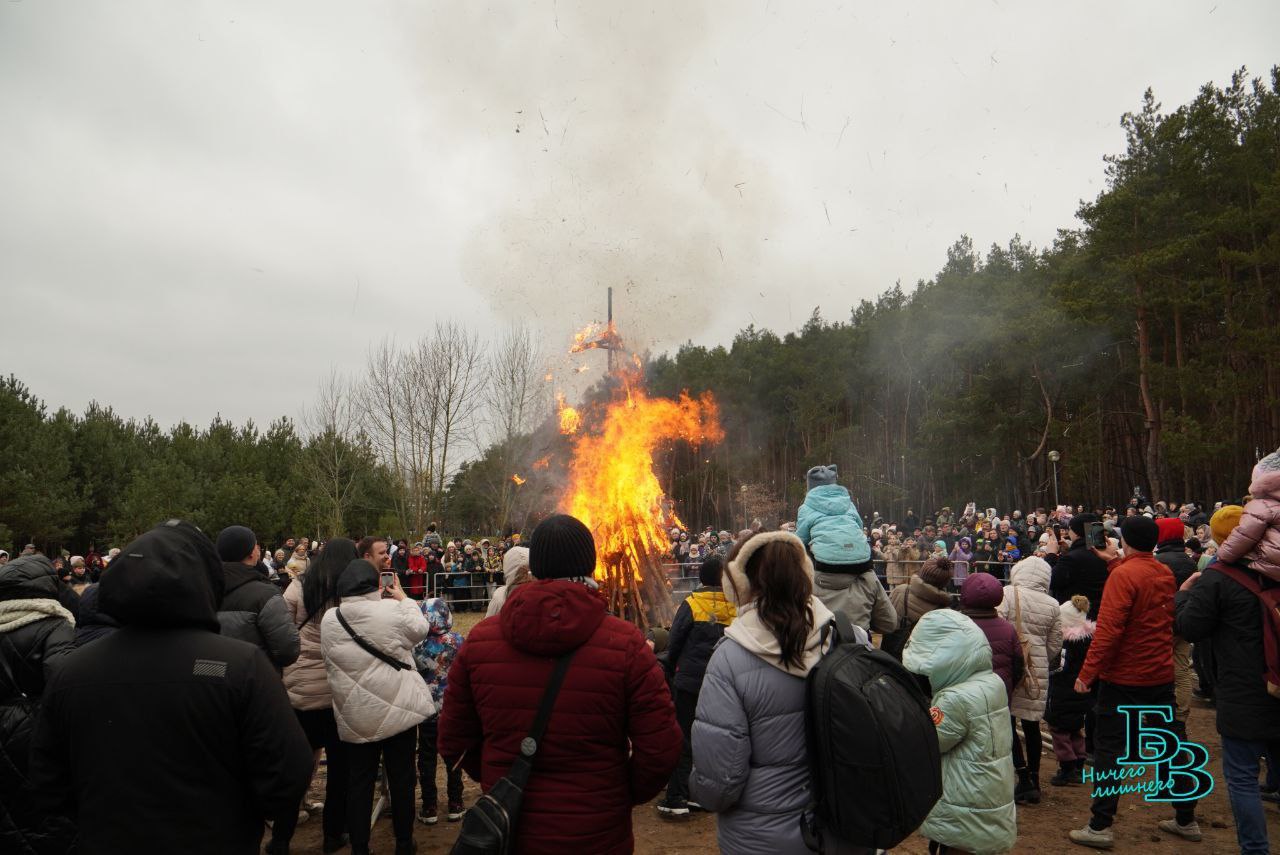 Фаер-шоу и сожжение чучела: как в Бресте прошла Масленица