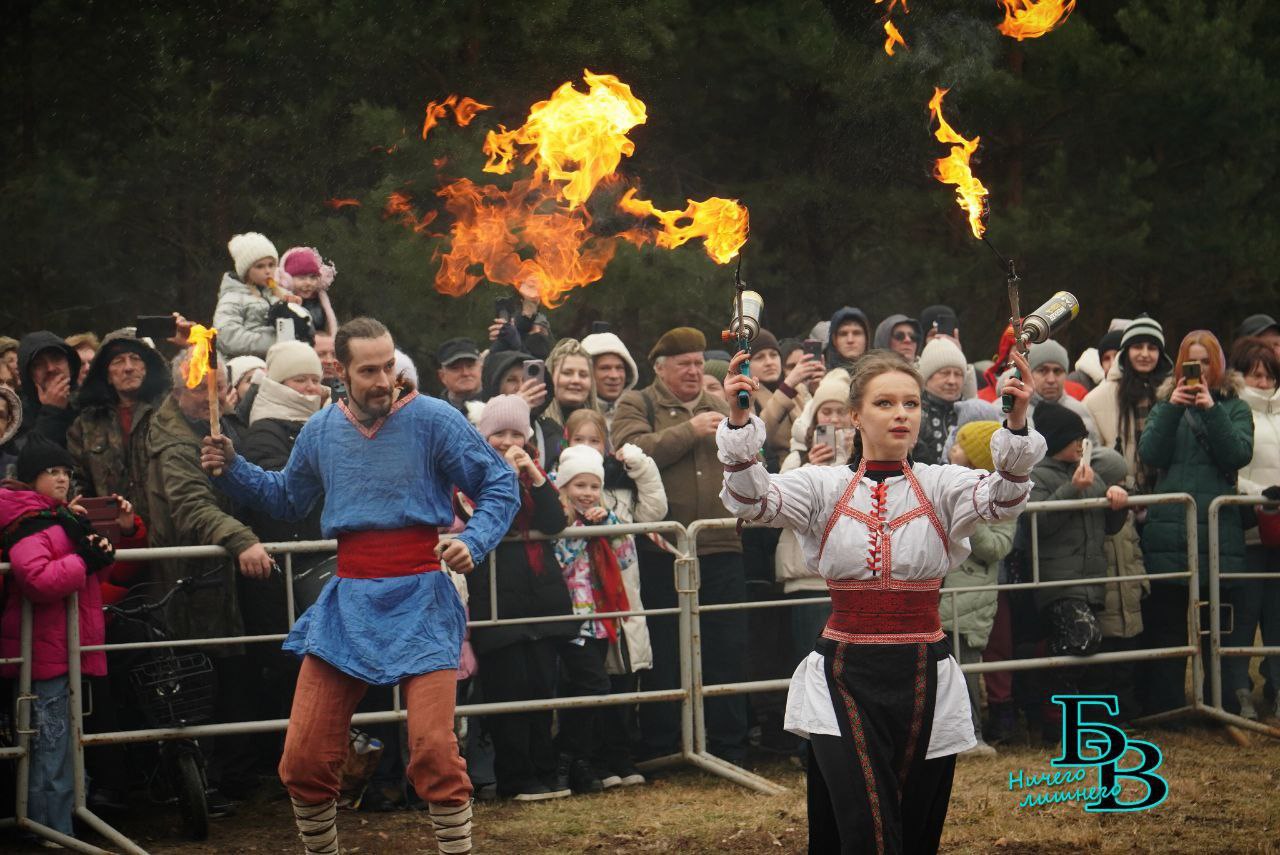 Фаер-шоу и сожжение чучела: как в Бресте прошла Масленица