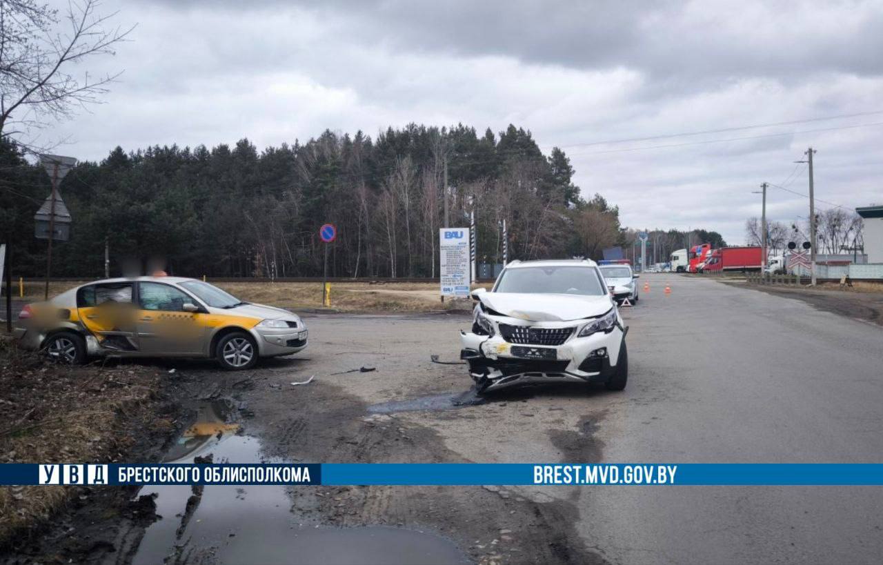Ещё одно ДТП с участием такси произошло сегодня в Бресте