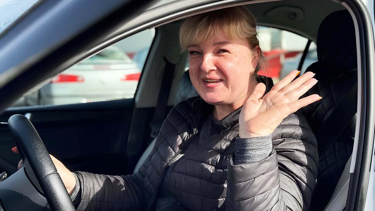 Белоруска стала водителем такси и рассказала, сколько зарабатывает