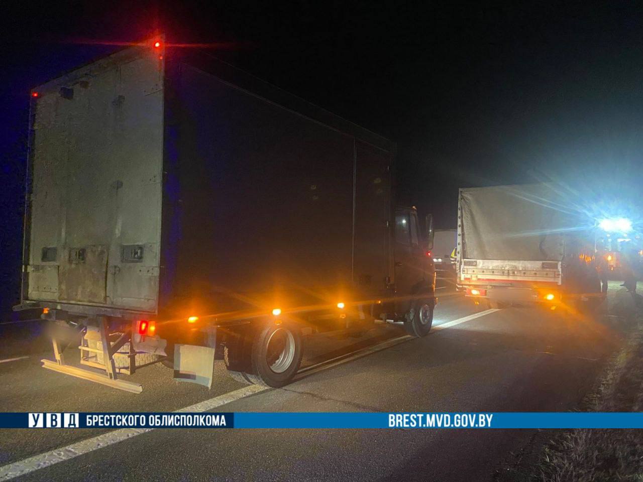 рагедия на М1: водитель Mercedes сбил брестчанина, остановившегося для ремонта