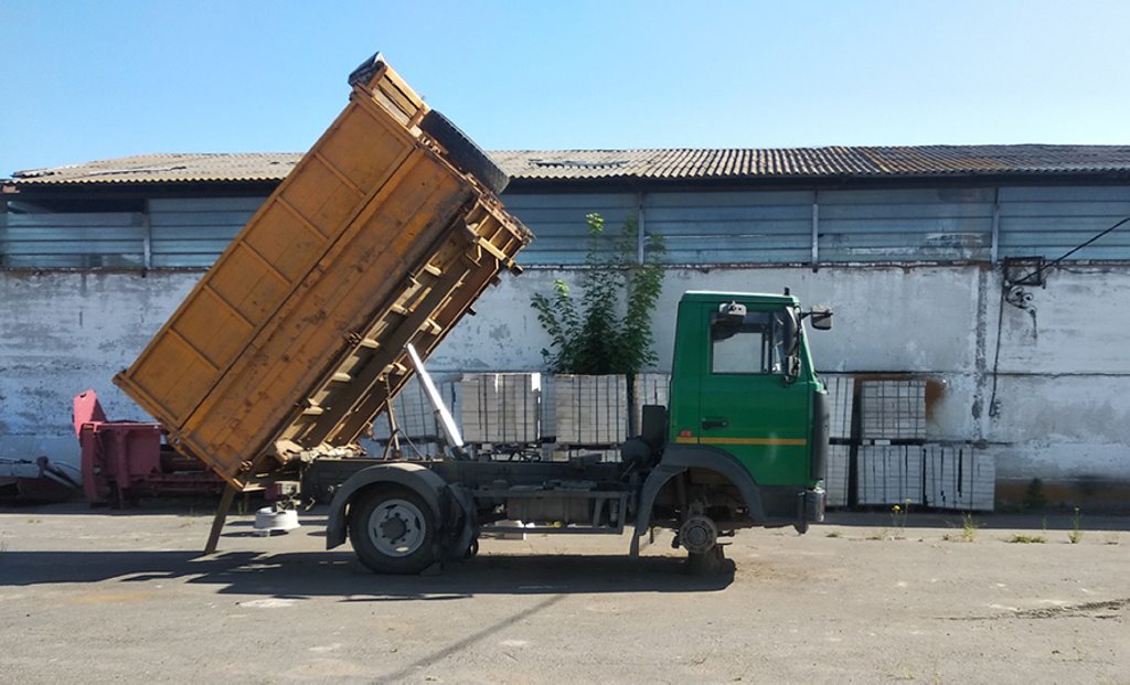 В Беларуси механик придумал схему по продаже «налево» новых шин. Подробности