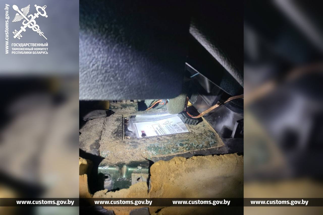 Брестские таможенники нашли тайник в автомобиле Volkswagen. Что там было?