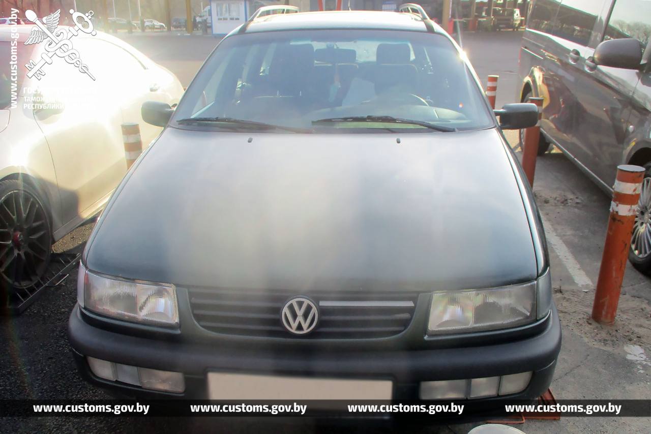 Брестские таможенники нашли тайник в автомобиле Volkswagen. Что там было?