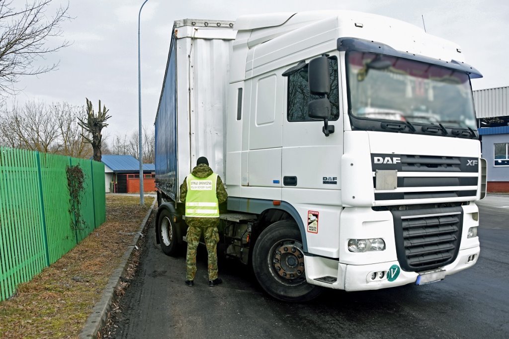 Белоруса на грузовике не выпустили из Польши. В чем была проблема?