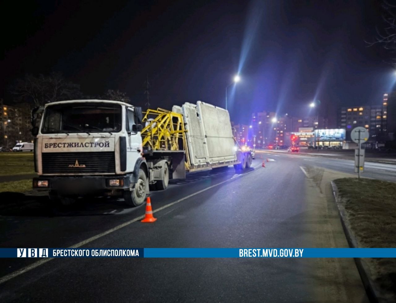 В Бресте водитель МАЗа пострадал от своего же транспорта. Как так вышло?