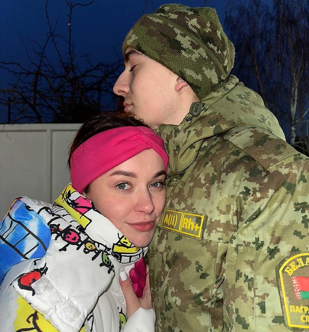 Как белорусские девушки ждут парней из армии