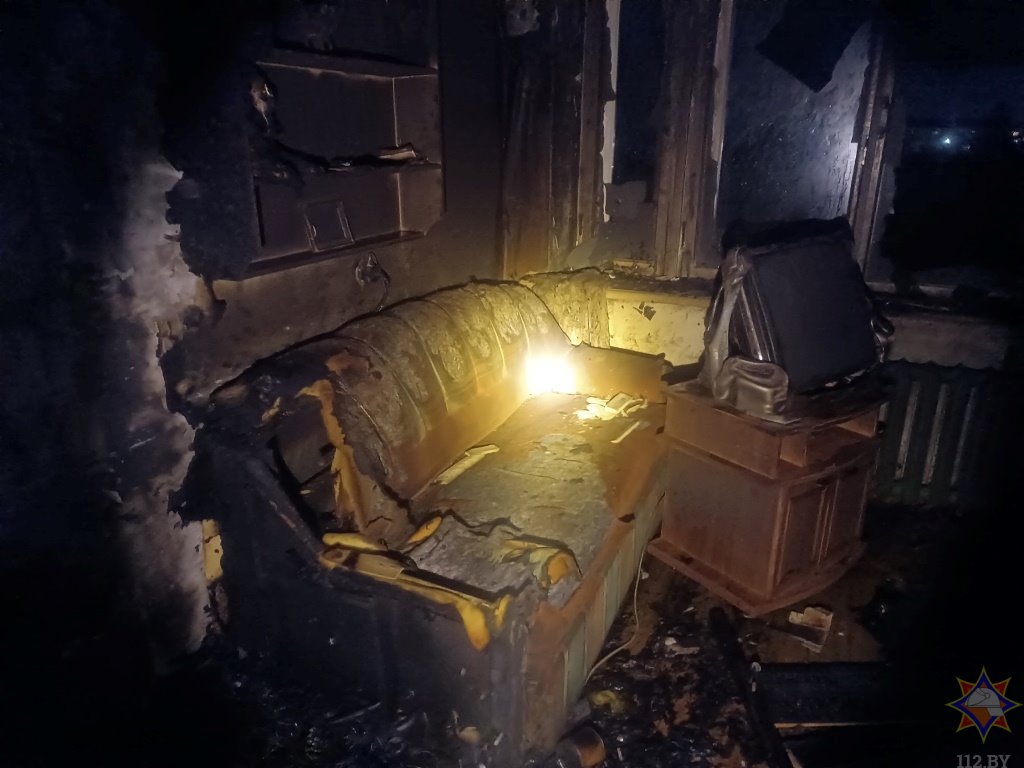 Спасательная операция в Барановичах: пожарные вынесли хозяина квартиры из огненной ловушки