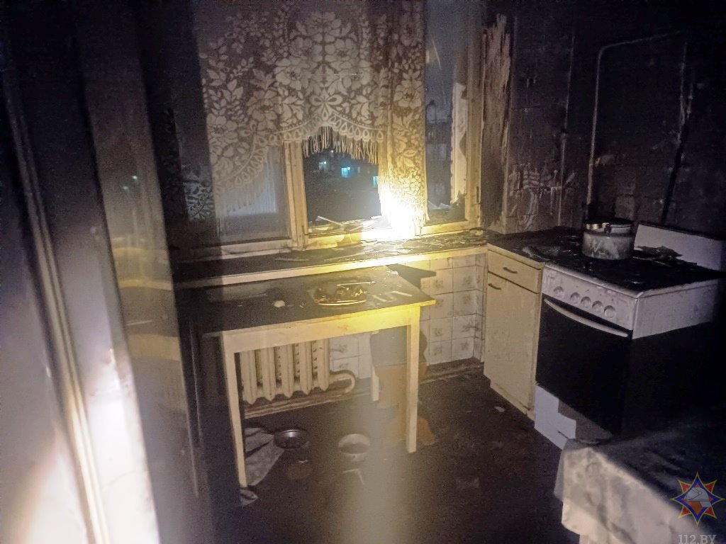 Спасательная операция в Барановичах: пожарные вынесли хозяина квартиры из огненной ловушки