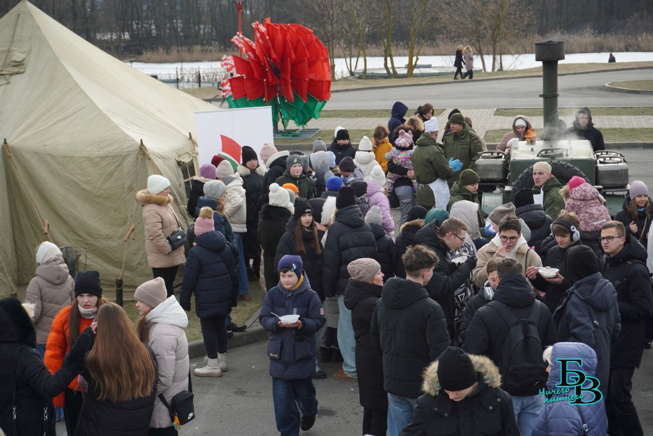 Армейская выставка развернулась в Бресте на площадке у Ледового дворца