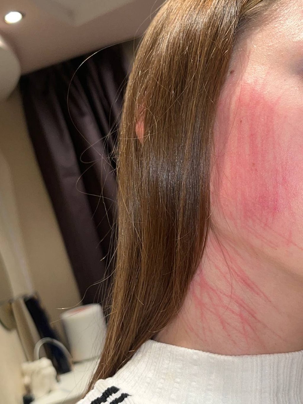 Дорожный конфликт: женщина напала на водителя через окно машины