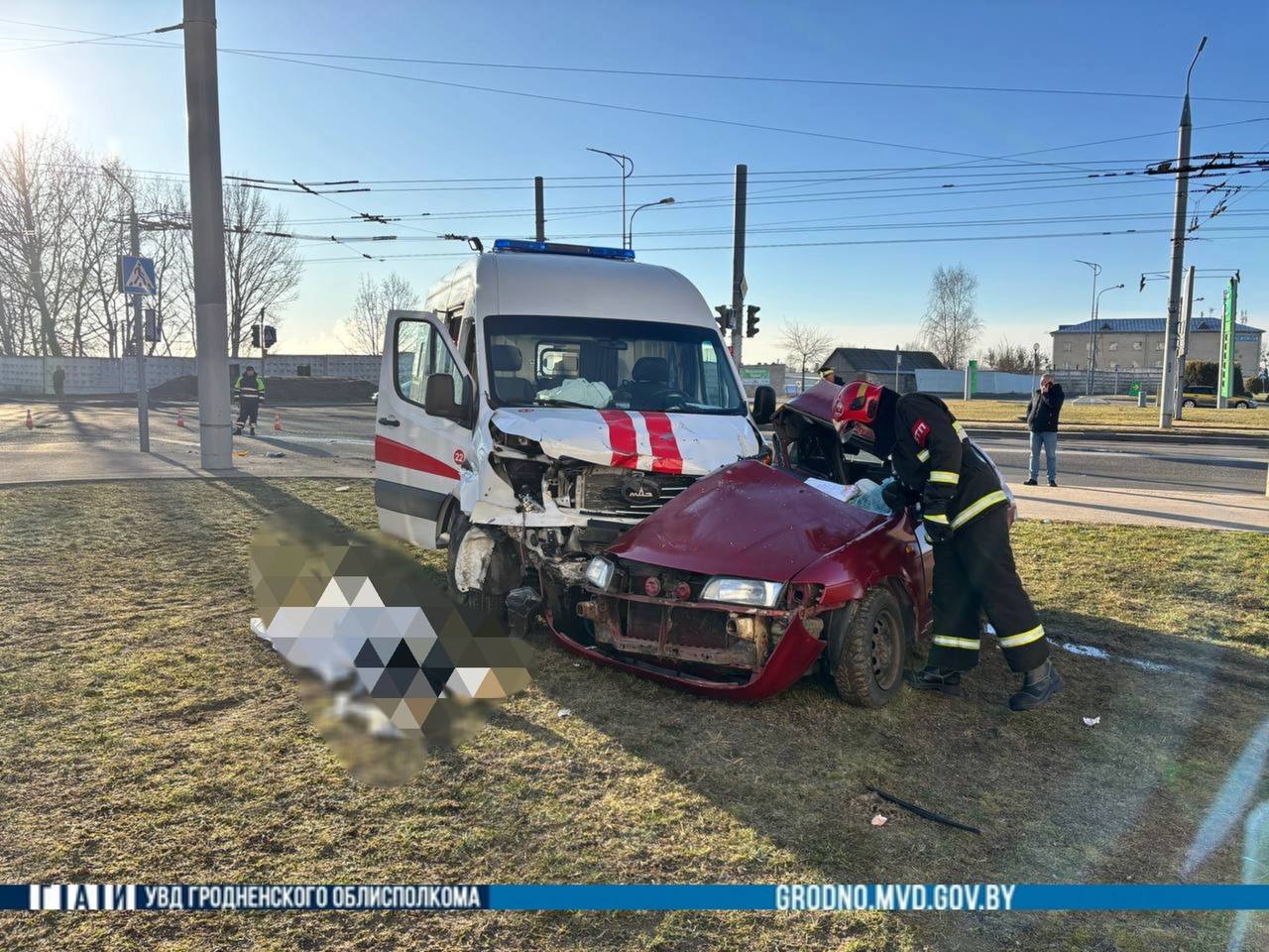 В Гродно скорая врезалась в Nissan. Погибла 19-летняя девушка