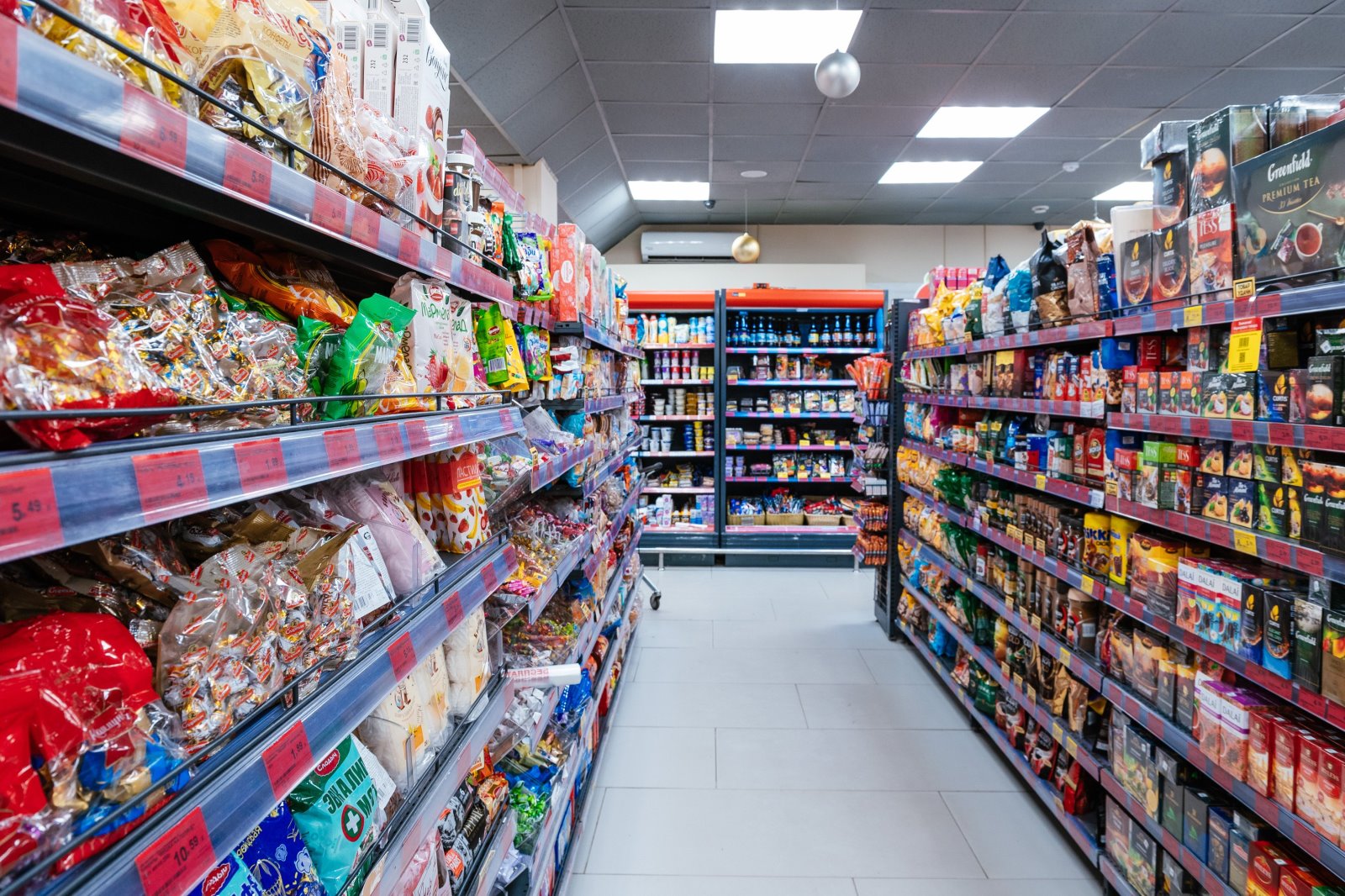 Как магазины «Хит!» шутят, подбадривают, информируют и создают настроение покупателям