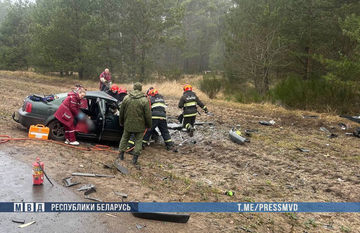 Страшная авария под Слонимом: при столкновении Audi и Volkswagen погибли 4 человека