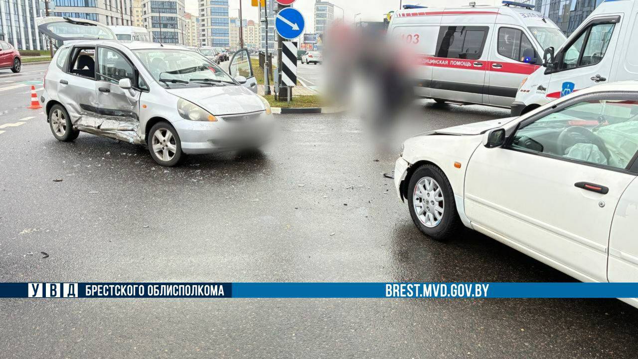 В Бресте столкнулись два автомобиля — подробности ДТП