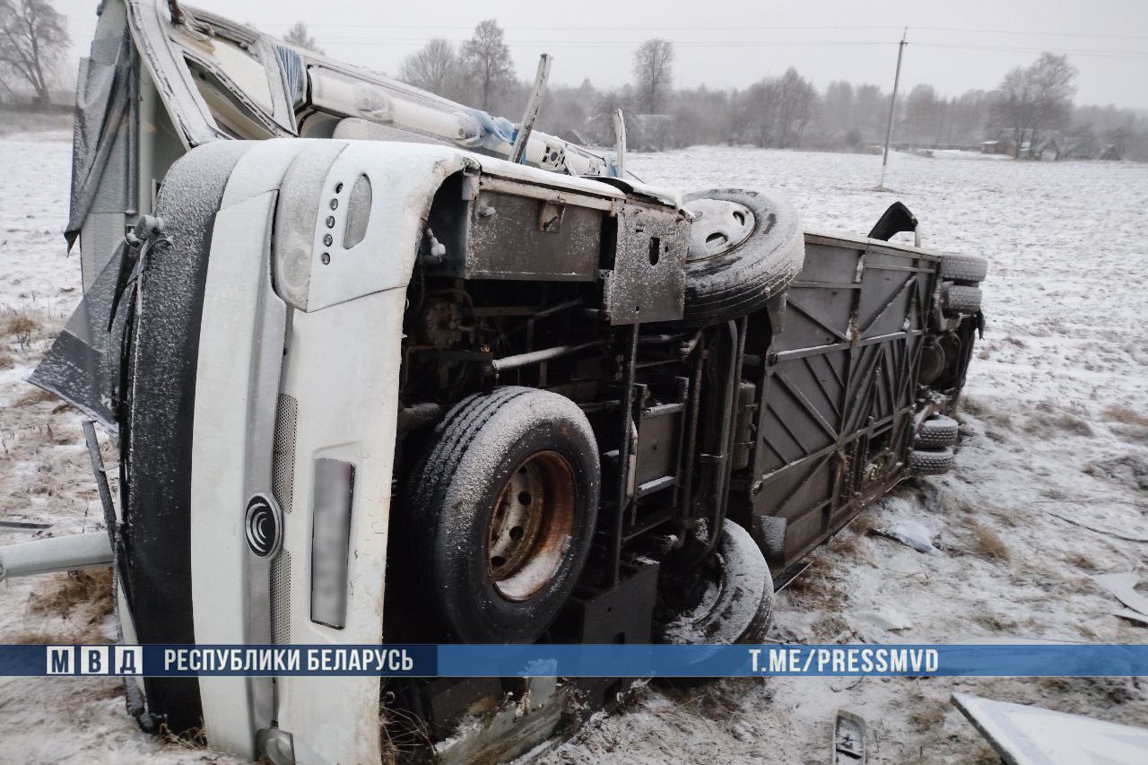 Перевернулся международный автобус «Москва — Брест»: погибла пассажирка