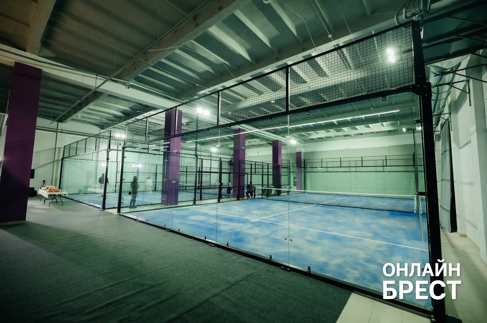 В Бресте открылся первый клуб для игры в модный падел-теннис со стеклянными кортами PADEL BAZA!