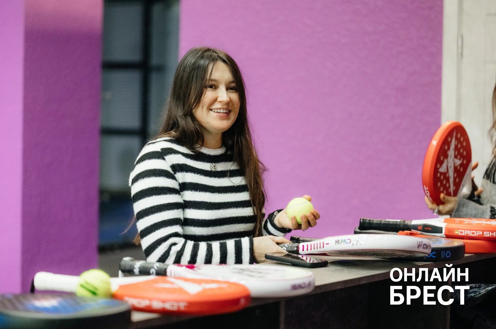 В Бресте открылся первый клуб для игры в модный падел-теннис со стеклянными кортами PADEL BAZA!