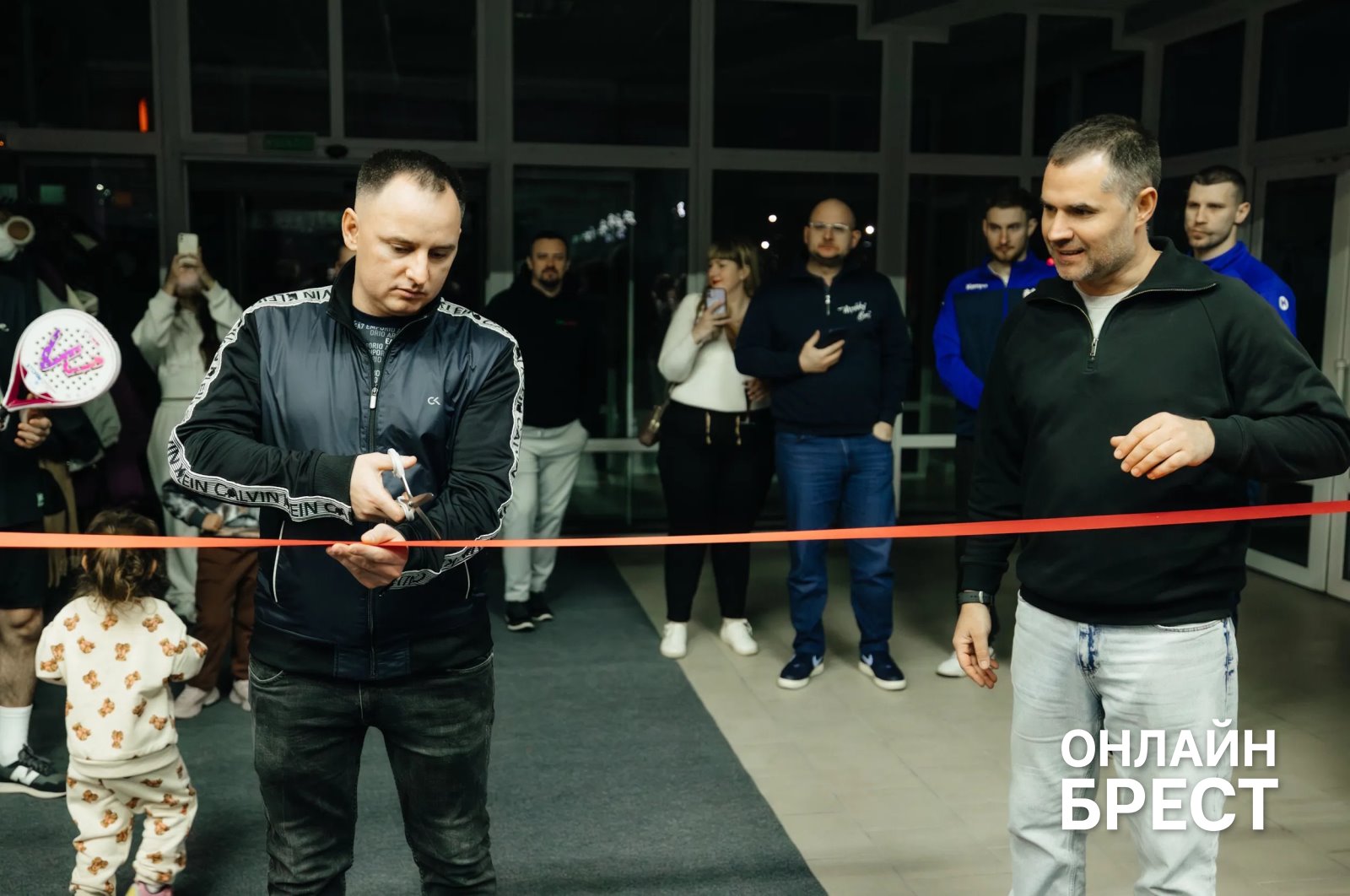 В Бресте открылся первый клуб для игры в модный падел-теннис со стеклянными кортами PADEL BAZA!