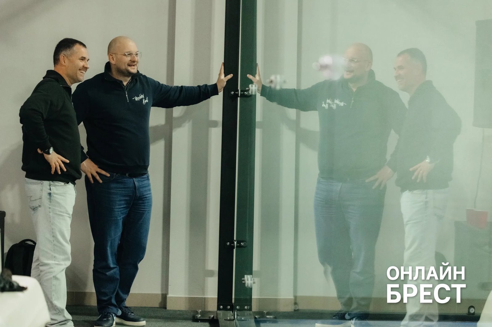 В Бресте открылся первый клуб для игры в модный падел-теннис со стеклянными кортами PADEL BAZA!