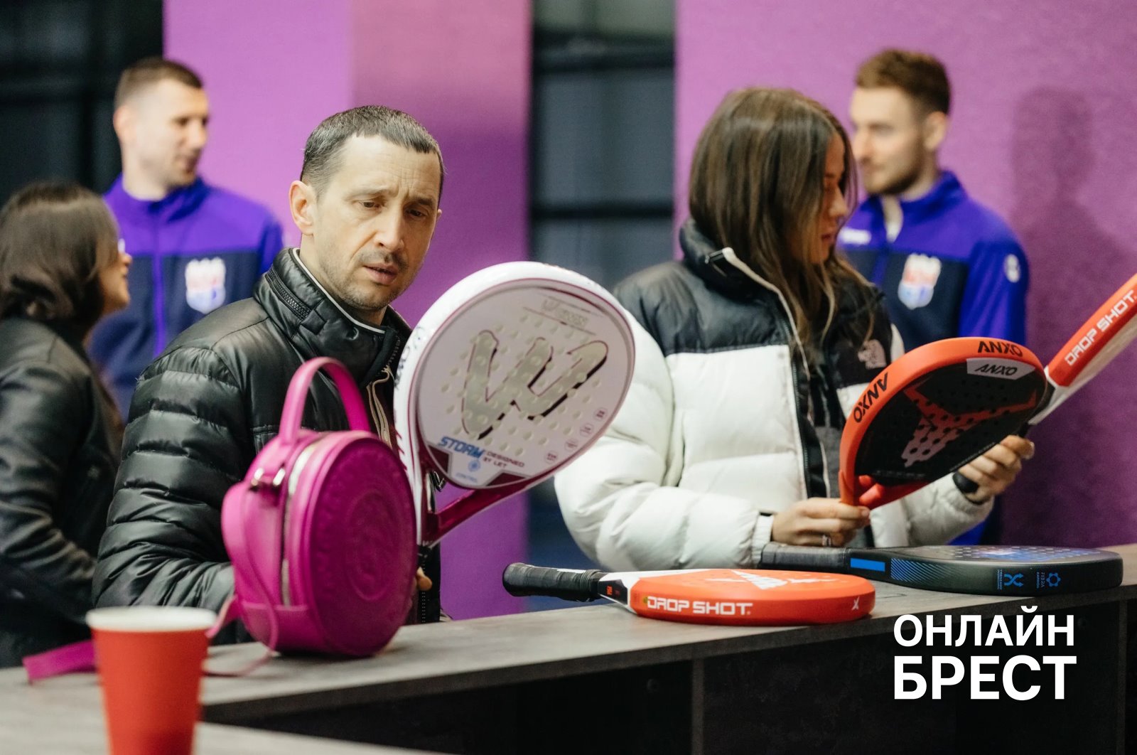 В Бресте открылся первый клуб для игры в модный падел-теннис со стеклянными кортами PADEL BAZA!