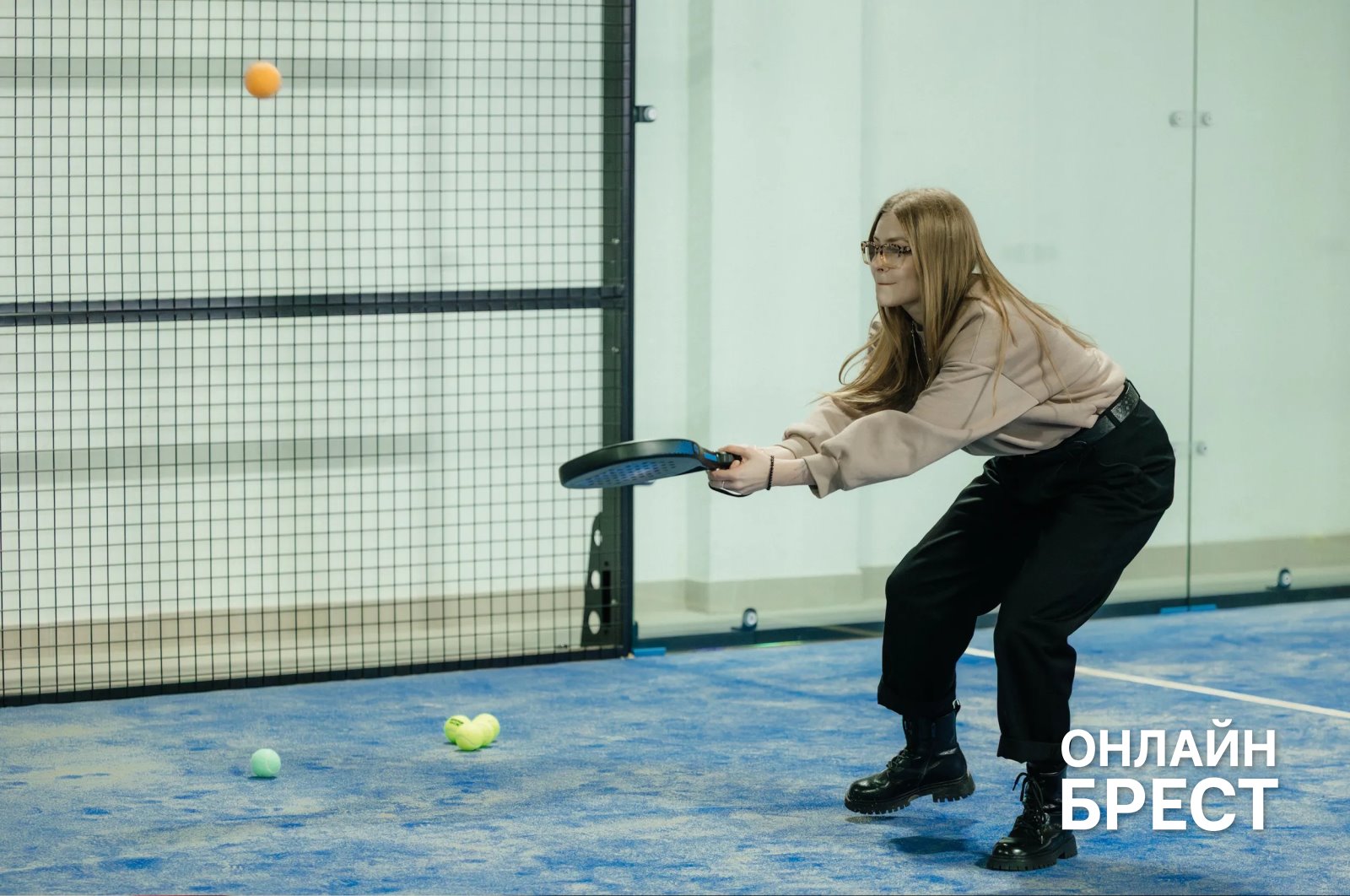 В Бресте открылся первый клуб для игры в модный падел-теннис со стеклянными кортами PADEL BAZA!