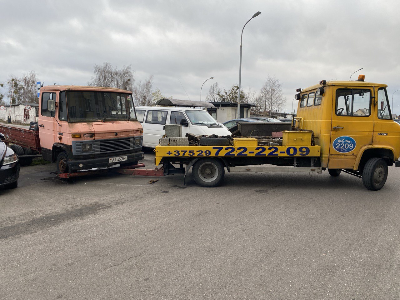 Во дворах Бреста убрали «бесхозные» машины