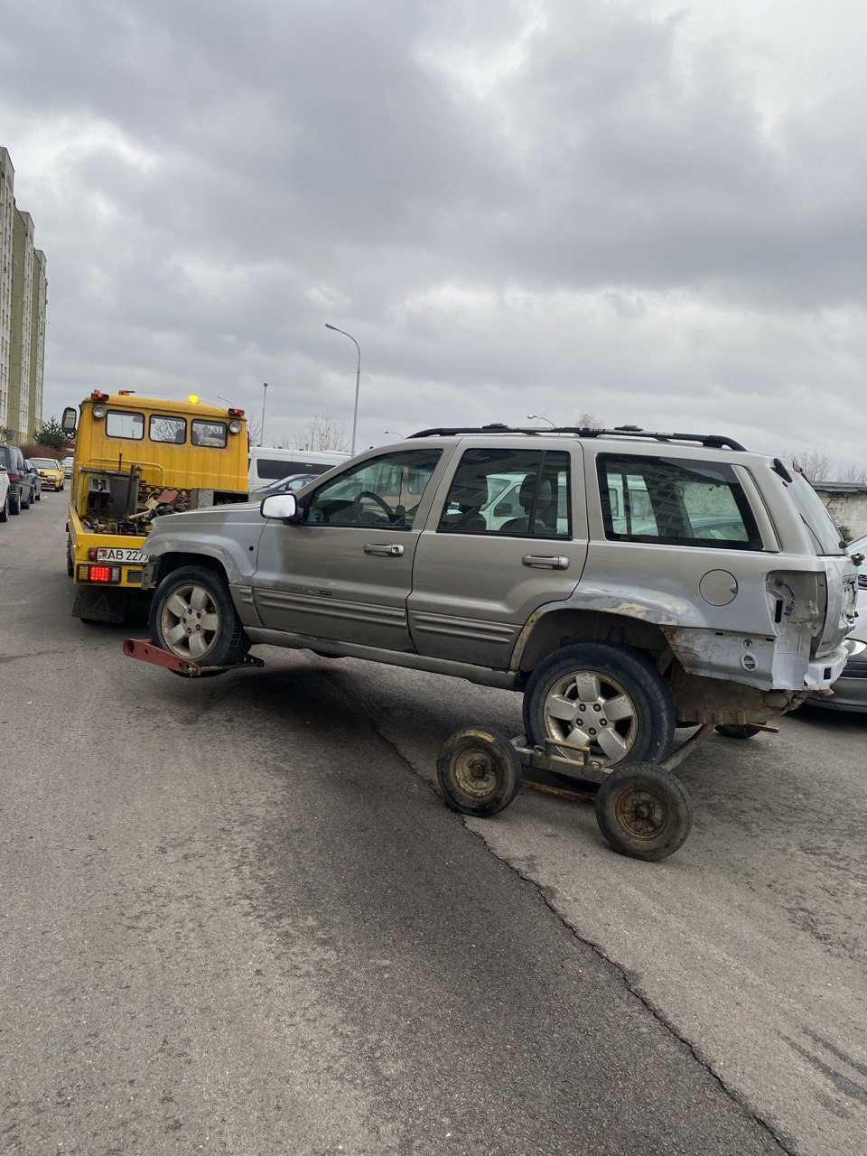 Во дворах Бреста убрали «бесхозные» машины