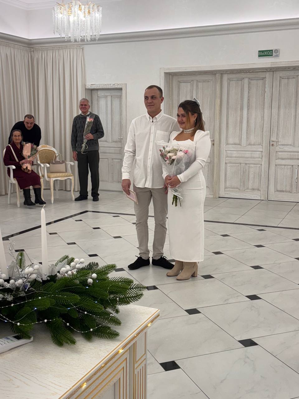 Две пары поженились в Бресте в последний день 2025 года