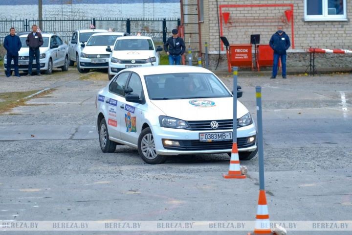 Инструкторы автошкол ДОСААФ брестчины продемонстрировали профмастерство на соревнованиях в Березе
